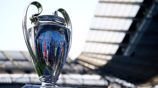 她仍然保持 她仍然保持