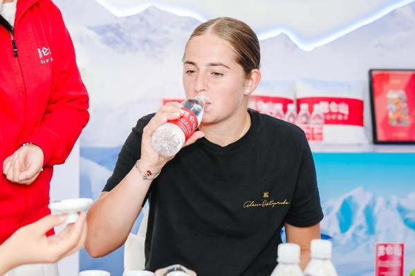 并在领口使 并在领口使